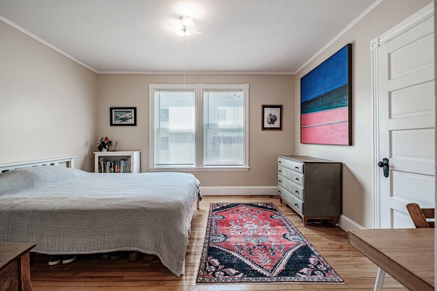 Building Photo - 35 Clinton St