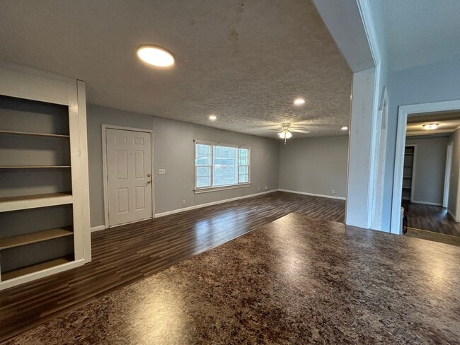 Building Photo - 215 Greenleaf St SW