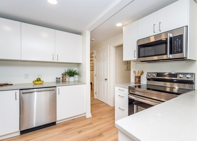 Building Photo - 23 Cheney St