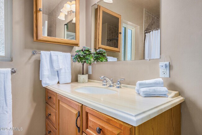 Building Photo - 18006 N Villa Rita Dr