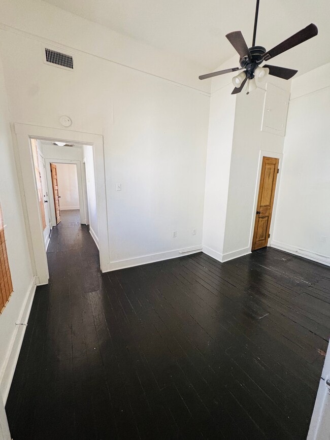 Building Photo - 1137 Treme St