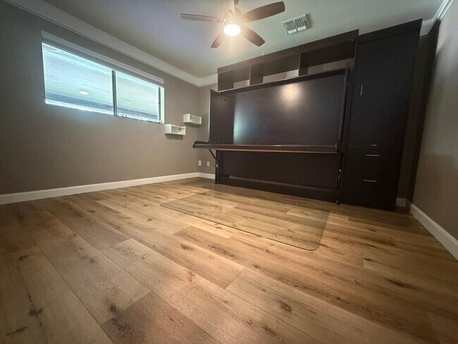 Building Photo - 9225 N Arroya Vista Dr W