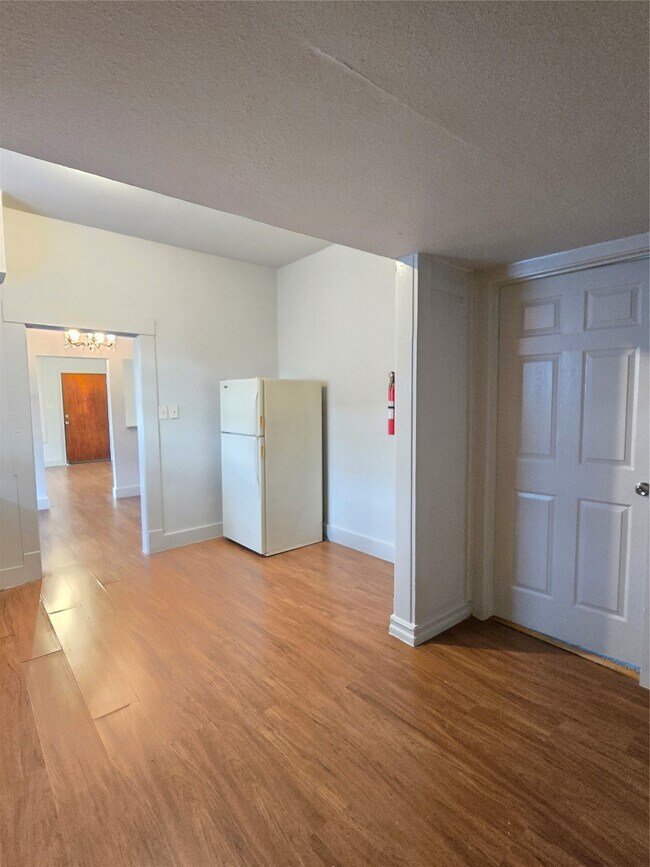 Building Photo - 6910 Avenue K