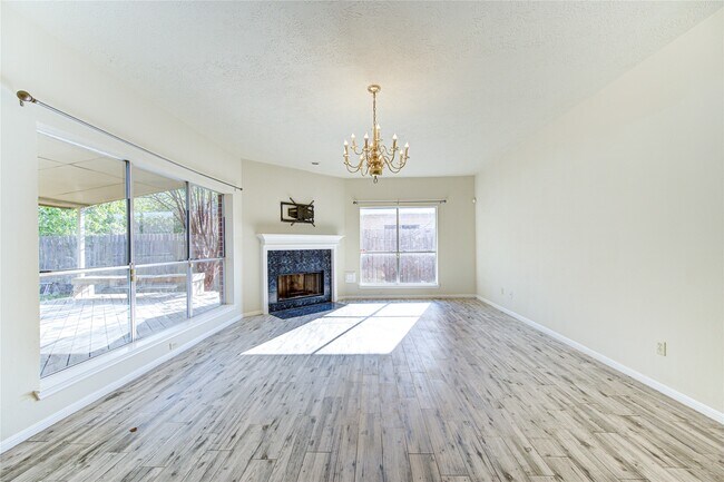 Building Photo - 13030 Richmond Ave