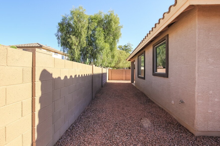 Building Photo - 2534 W Beverly Rd.