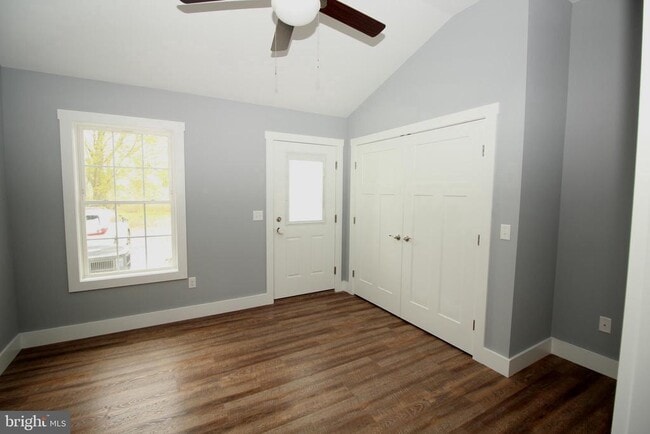 Building Photo - 306 Main St