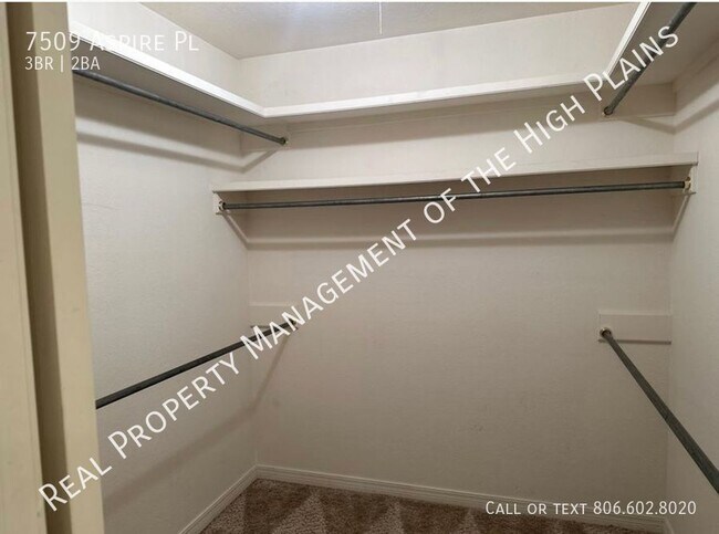 Building Photo - West Plains Feeder Must See!!