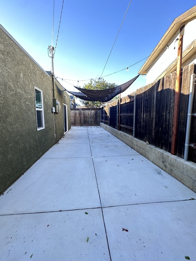 Building Photo - 1483 Fern Ave