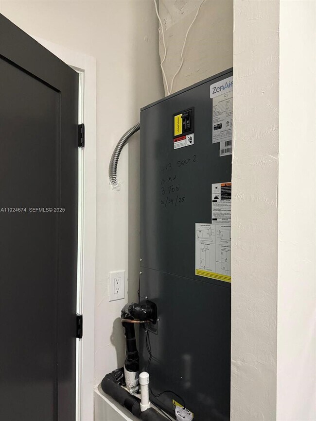 Building Photo - 710 Bedford Point Ave