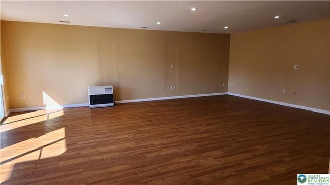 Building Photo - 4633 Lehigh Dr