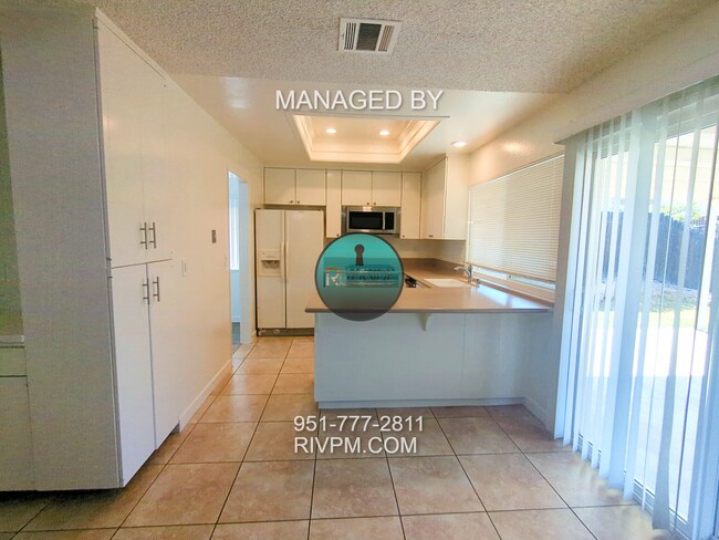 Building Photo - Beautiful home with no neighbors behind you!