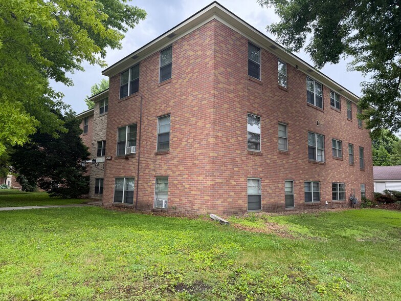 Building Photo - 1510 Larpenteur Ave W