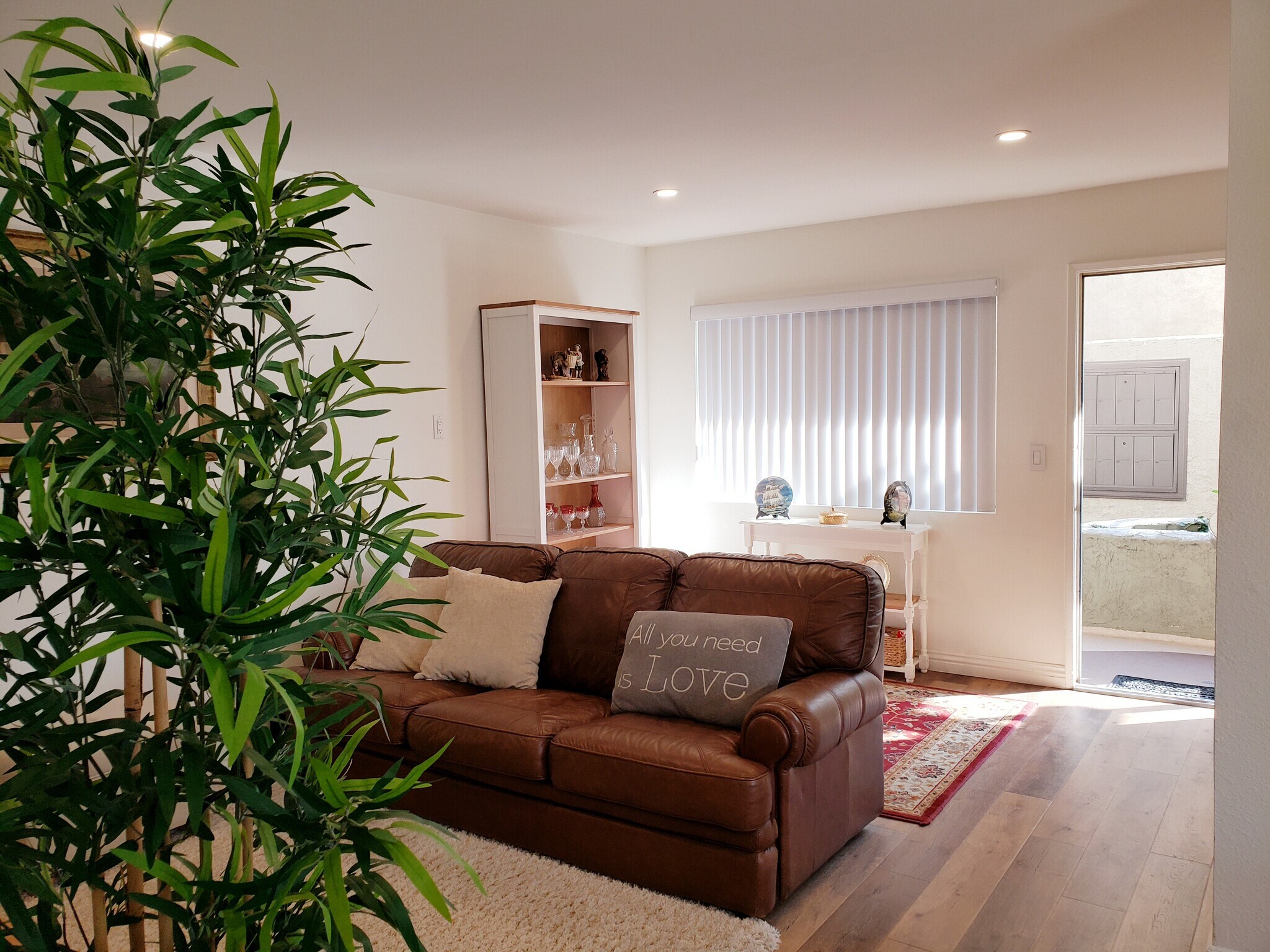 Building Photo - 557 W Stocker St