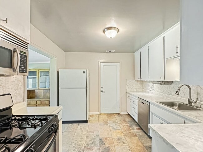 Building Photo - Charming 2 Bedroom House in Sacramento