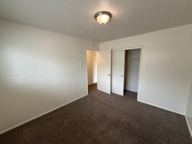 Building Photo - 3930 Iberis St NE