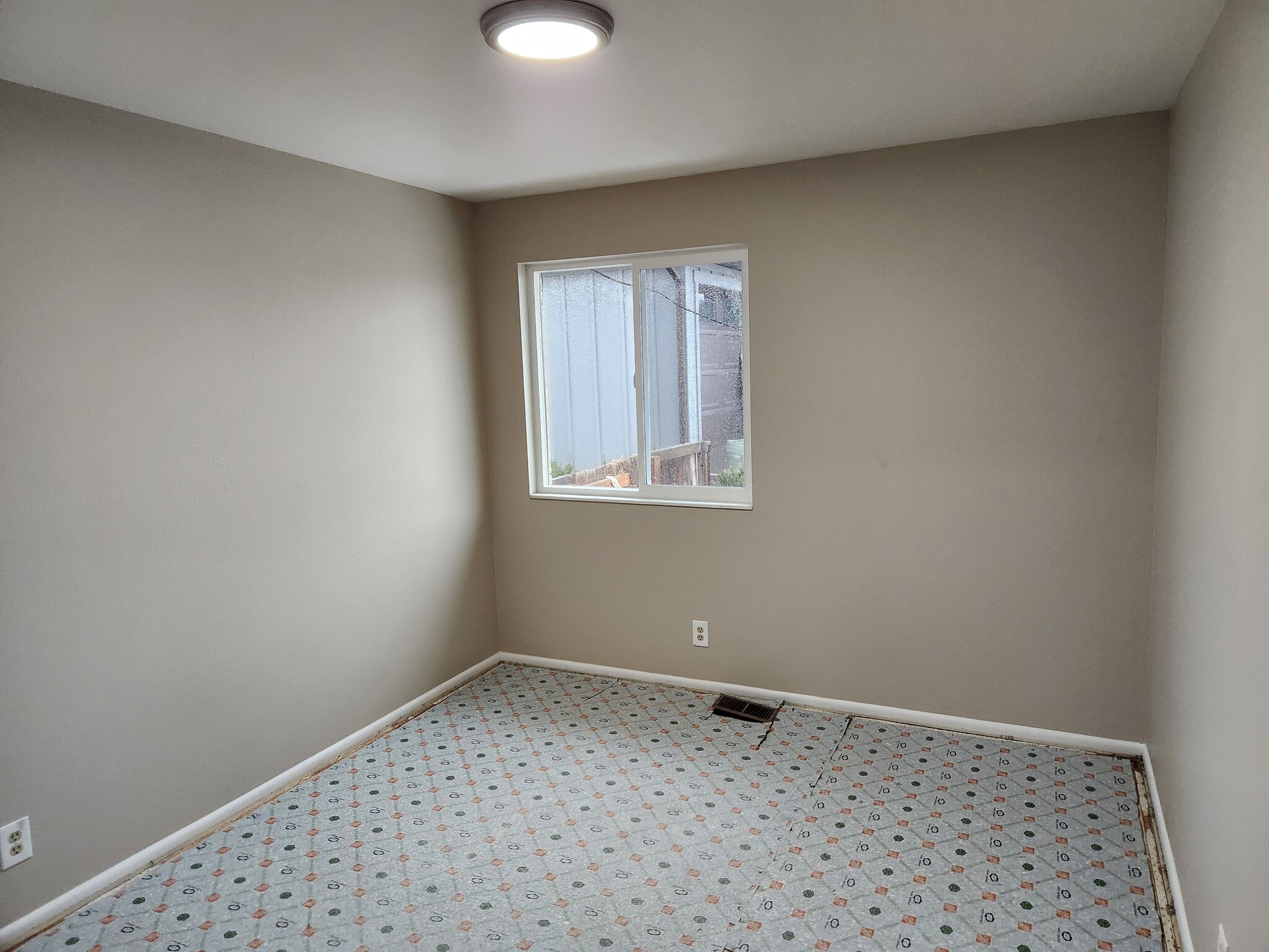 Building Photo - 2112 E Donegal Cir