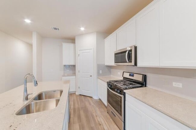 Building Photo - 14317 Heartland Dr