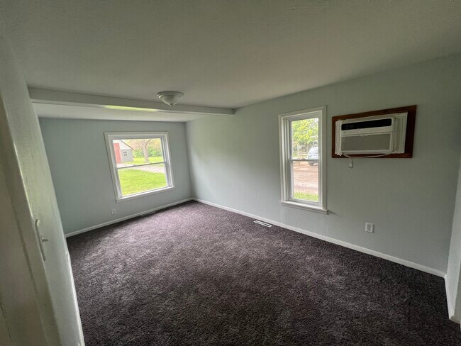 Primary Bedroom - 2602 W John St