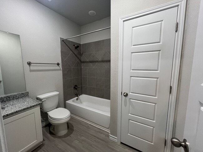 Building Photo - Elegant Home in Seguin!