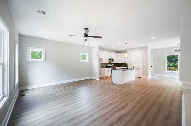 Building Photo - 415 Kershaw Dr