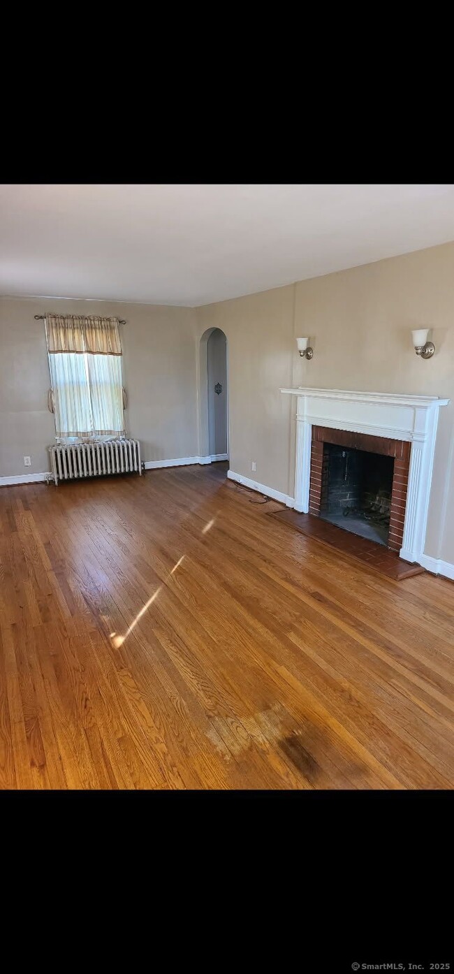 Building Photo - 204 Pembroke Ave