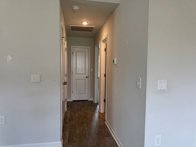 Building Photo - Charming Cul-de-Sac Home in Forest Oaks
