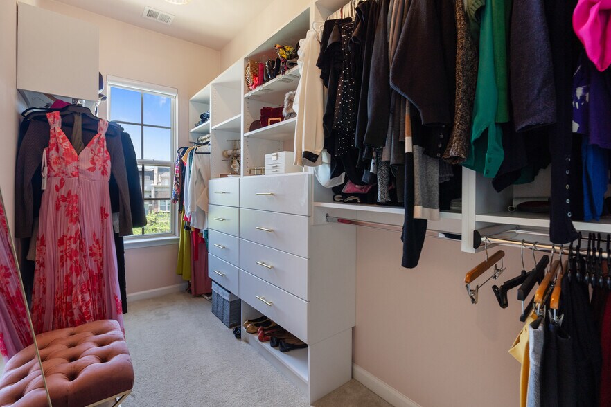 Building Photo - 500 Overlook Park Dr