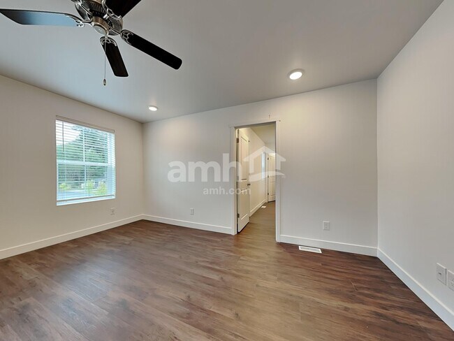 Building Photo - 7921 Selah St SW