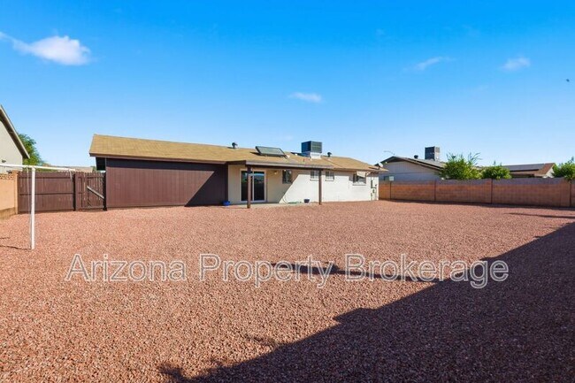 Building Photo - 3635 E Beverly Ln