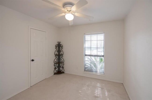 Building Photo - 17618 Autumn Trails Ln