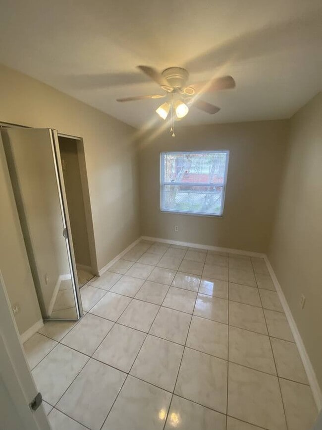 Building Photo - 4001 W Comanche Ave