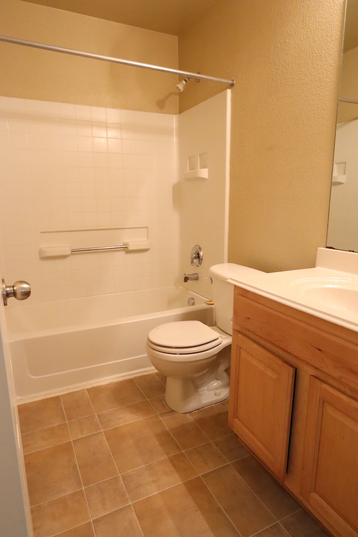 Building Photo - 1000 Warbler Ln