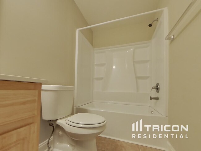 Building Photo - 204 Cole Ct