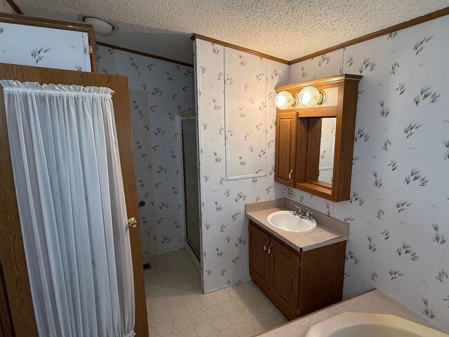 Building Photo - 3 Bedroom, 2 Bath Home for Rent