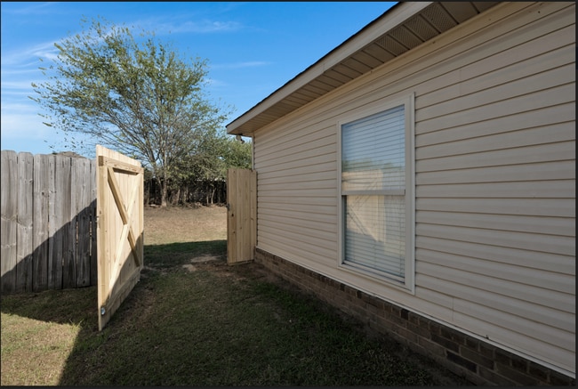 Building Photo - 472 Prairie Field Dr