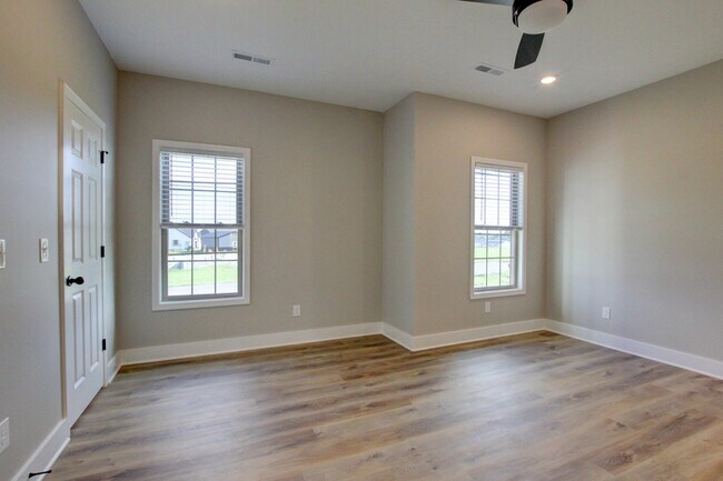 Building Photo - 102 Riverbend Dr