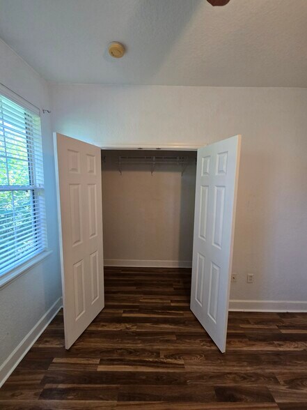 Building Photo - 2508 SW 35th Pl