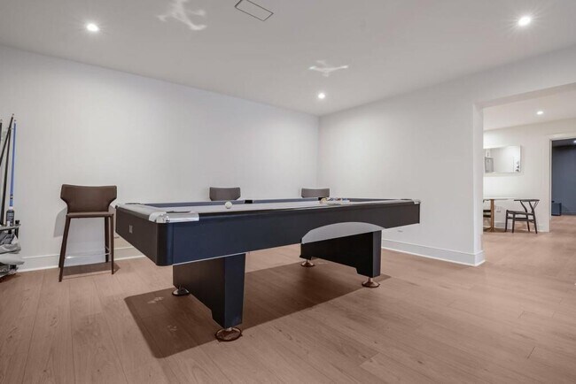 Building Photo - 1007 Somerset Dr NW