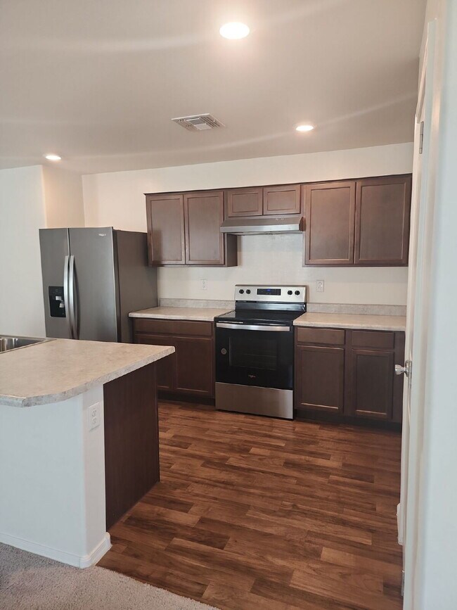 Building Photo - "Spacious 4-Bedroom Oasis in Casa Grande w...