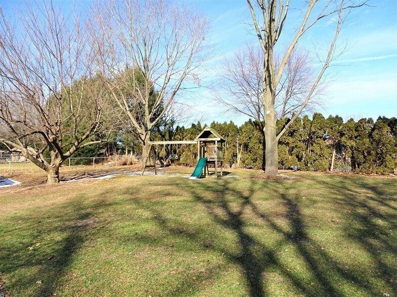 Building Photo - 859 Cindy Ln