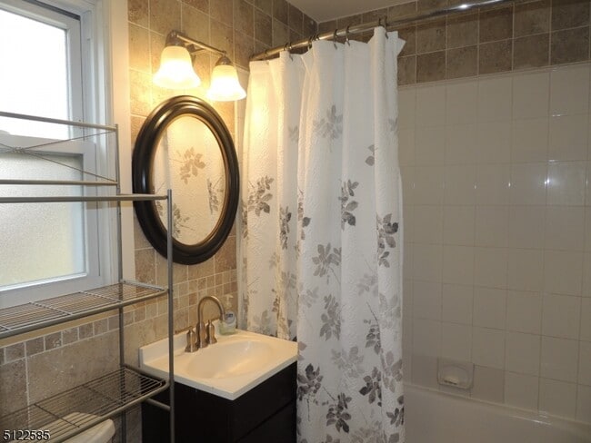 Building Photo - 201 Pitney Pl