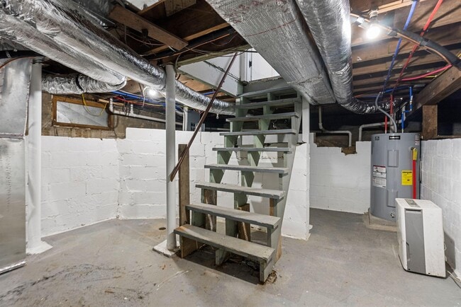 Building Photo - 195 Versailles Rd