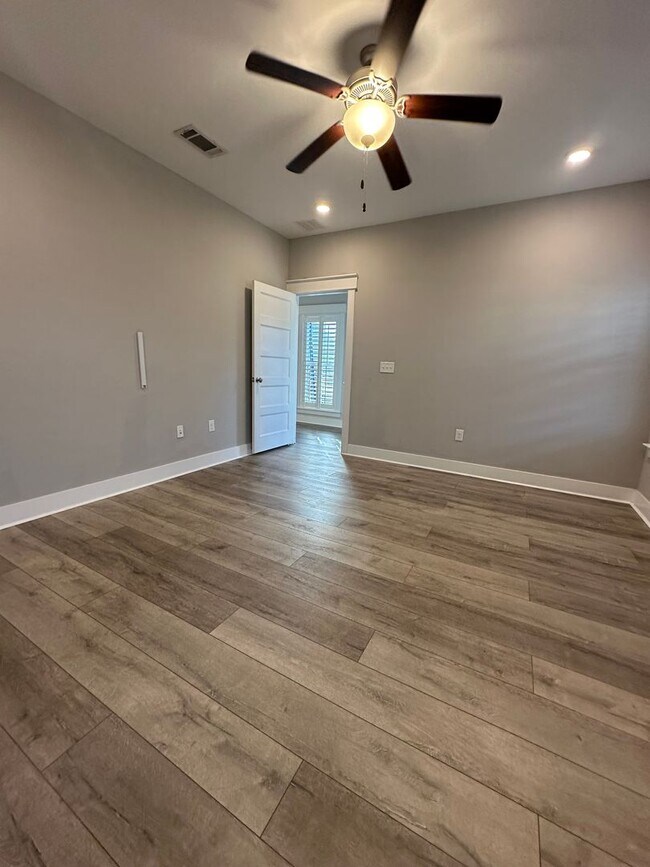 Building Photo - Gorgeous newer 2-Story, 4 bedroom Home in South Walton County