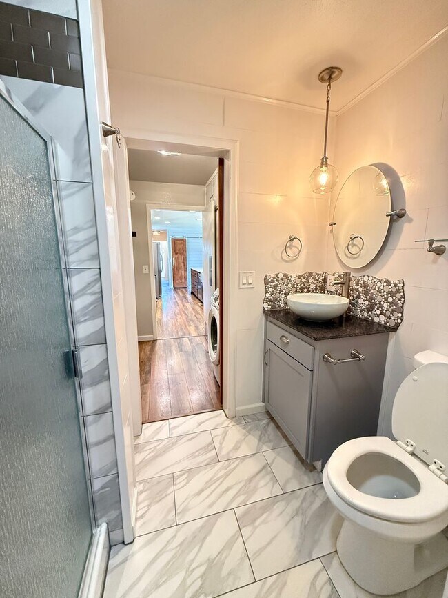 Building Photo - Beautiful 3 Bedroom, 2 Bathroom Rogue River Rental