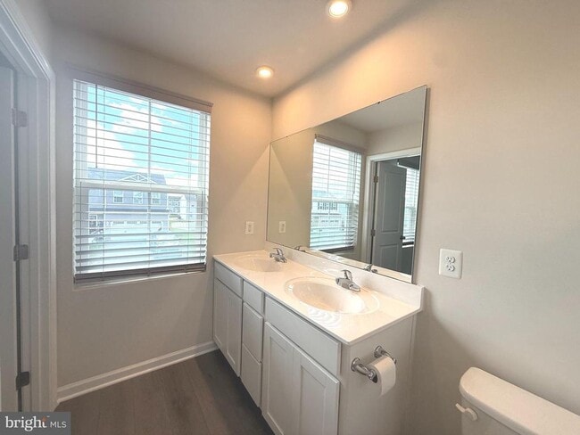 Building Photo - 242 Otero Ln
