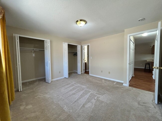 Building Photo - Recently Remodeled 2Bd/2Ba with Attached G...