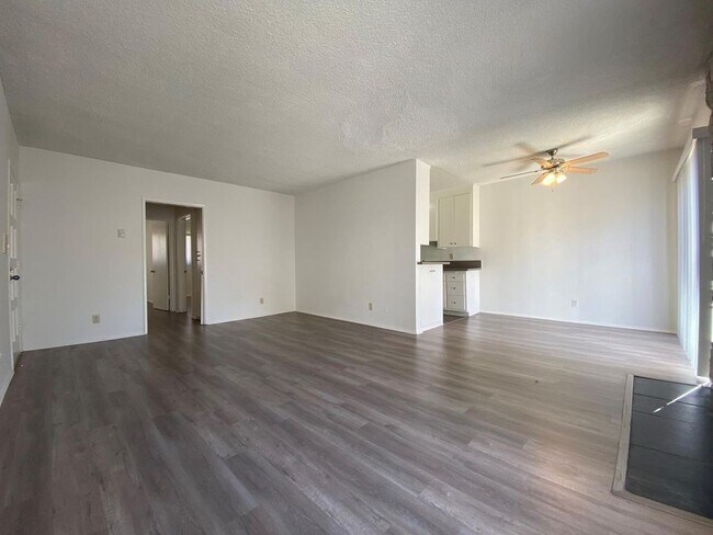 Interior Photo - 10856 Rose Avenue,