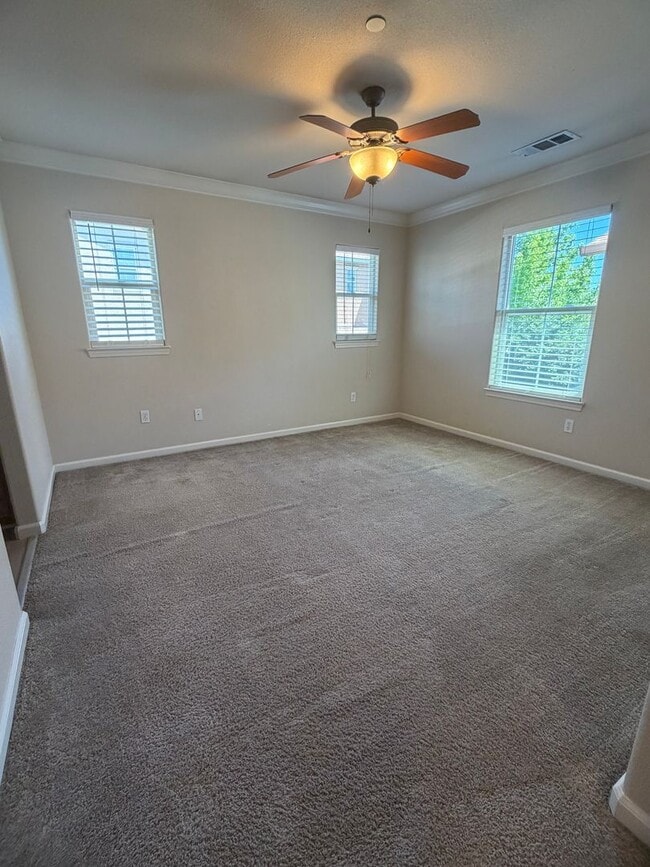 Building Photo - 2348 la Villa Way