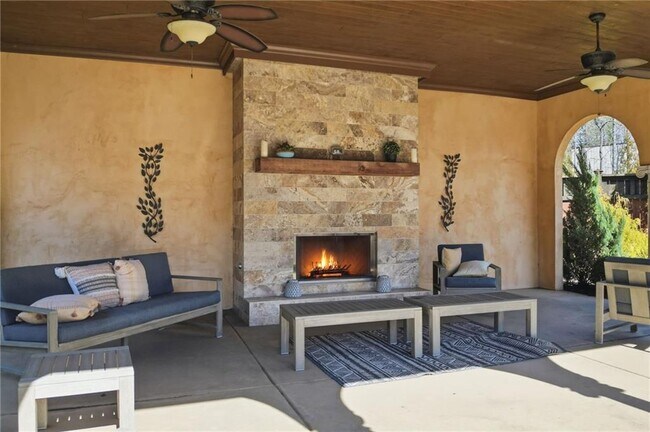 Building Photo - 110 Via Roma