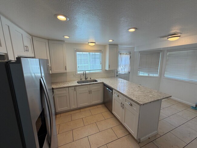 Building Photo - 8492 Hermitage Way